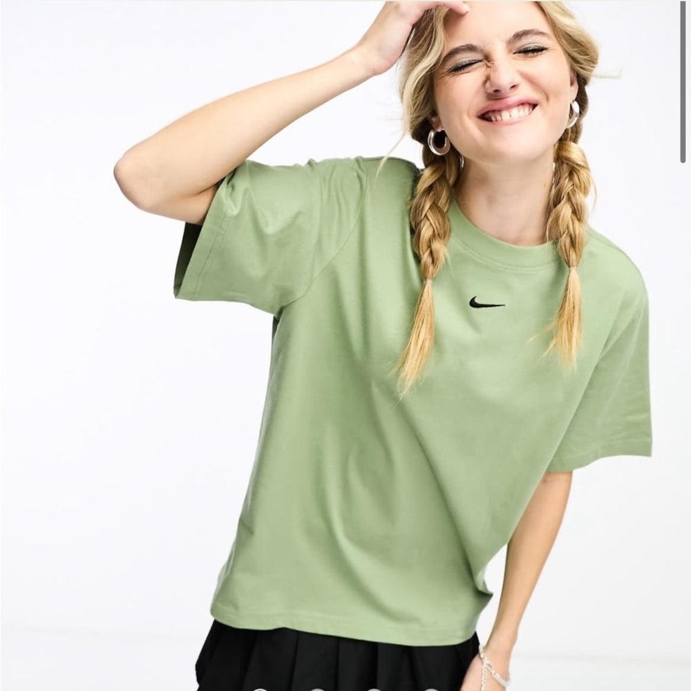 Nike Essentials oversized t-shirt in green size XS